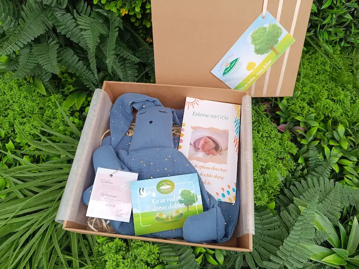 darilni_paket_novorojencek_moder_premium_2.webp